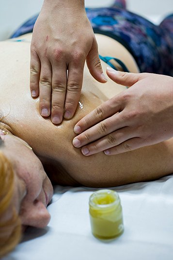 Masaje profesional con Pomada DELAPURA